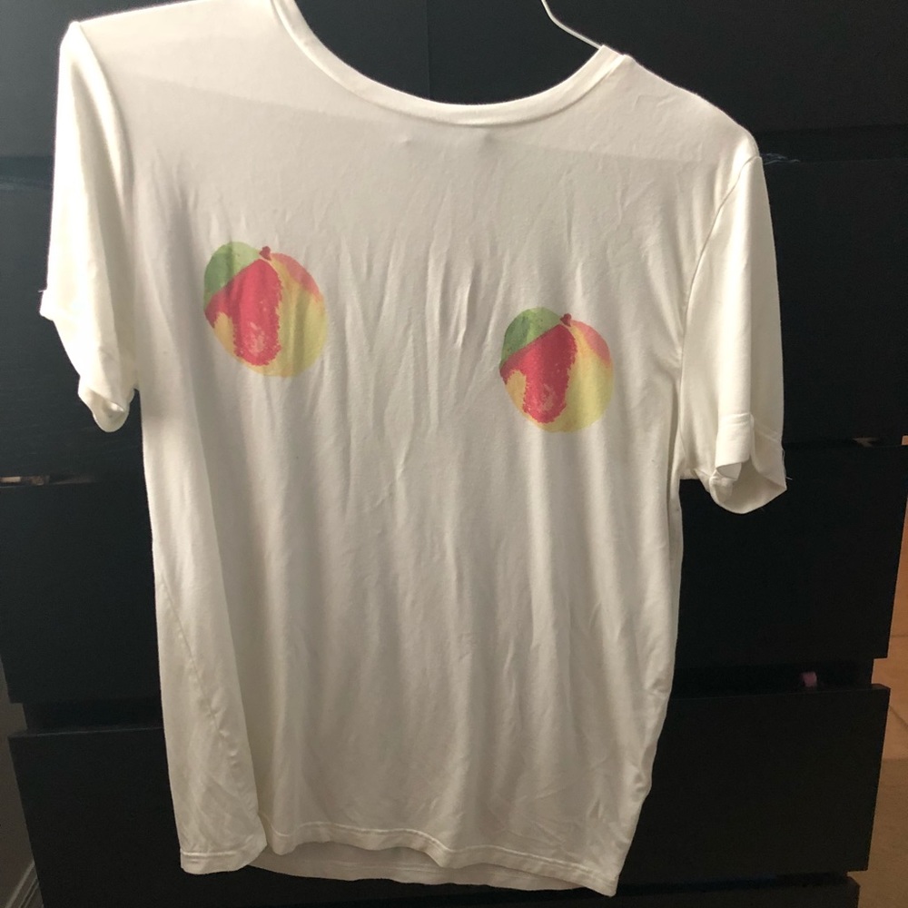 Kittenish peach tee